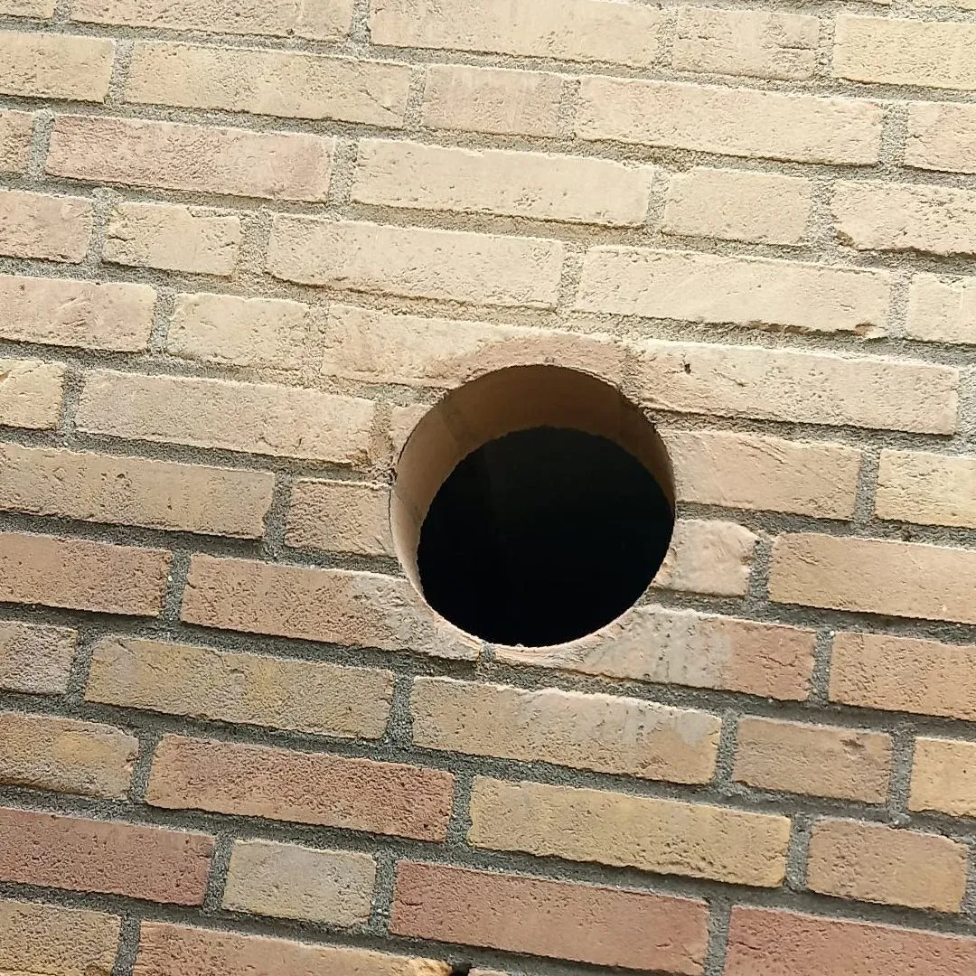 Afzuigkapdoorvoer in buitenmuur afgewerkt
