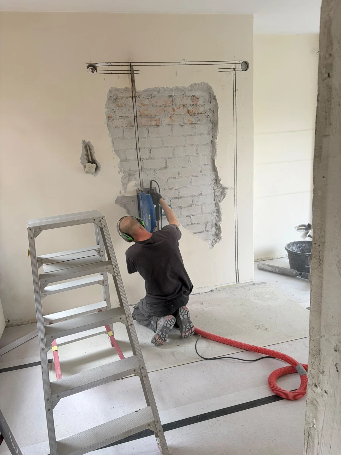 Deuropening zagen in een bestaande muur door Drillpro