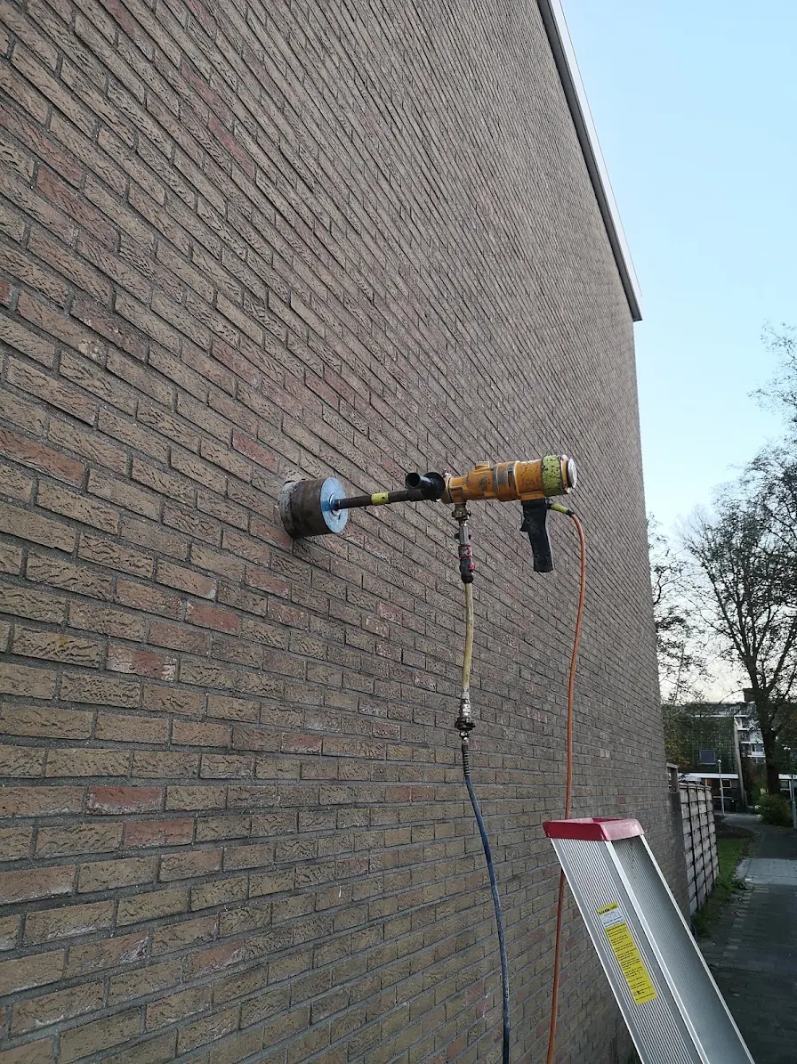 Rond gat in buitenmuur boren met diamantboor