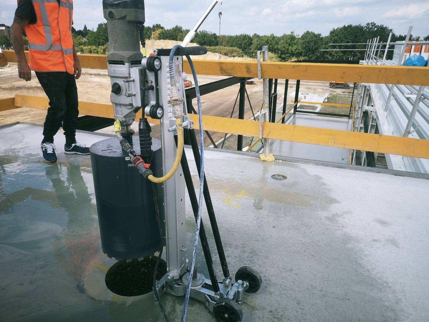 Betonboringen met diamantboormachine door Drillpro Nederland