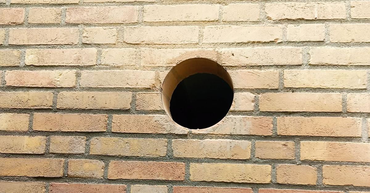 Leidingen in muur controleren vóór boren