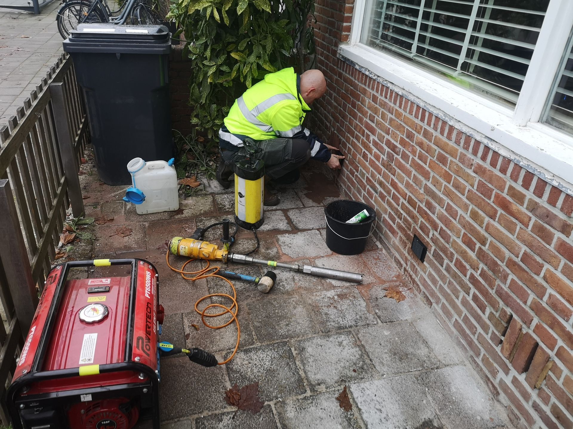 Kruipruimteventilatie met eigen stroom/water
